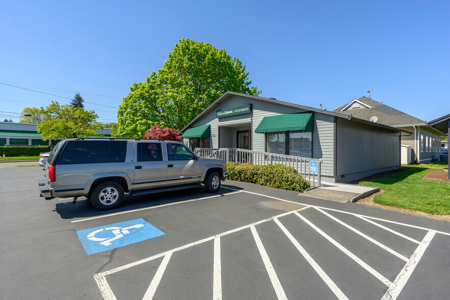 More Photos Of 2911 E Portland Rd, Newberg Office For Sale