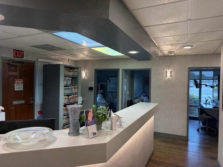 More Photos Of 484 Mobil Ave, Camarillo Office For Sale