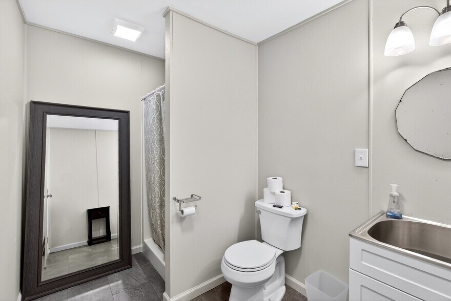 More Photos Of 332 S Howard Ave, Landrum Freestanding For Sale