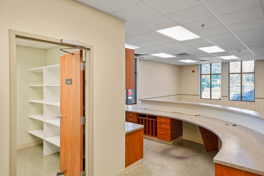 More Photos Of 46B Thomas Johnson Dr, Frederick Medical For Sale