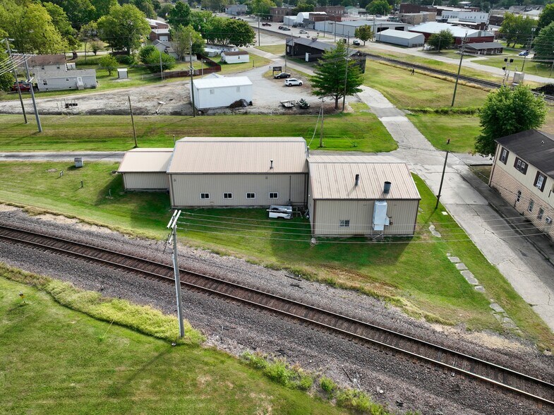 More Photos Of 202 N. Sixth St, Altamont Industrial For Sale