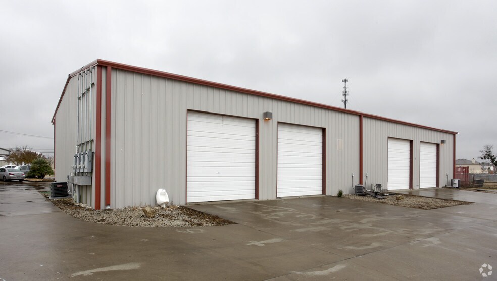 More Photos Of 623 W Front St, Hutto Light Distribution For Lease