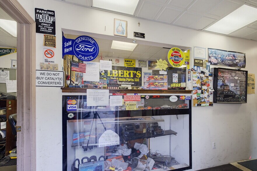 More Photos Of 428 Railroad St, Thomaston Industrial For Sale