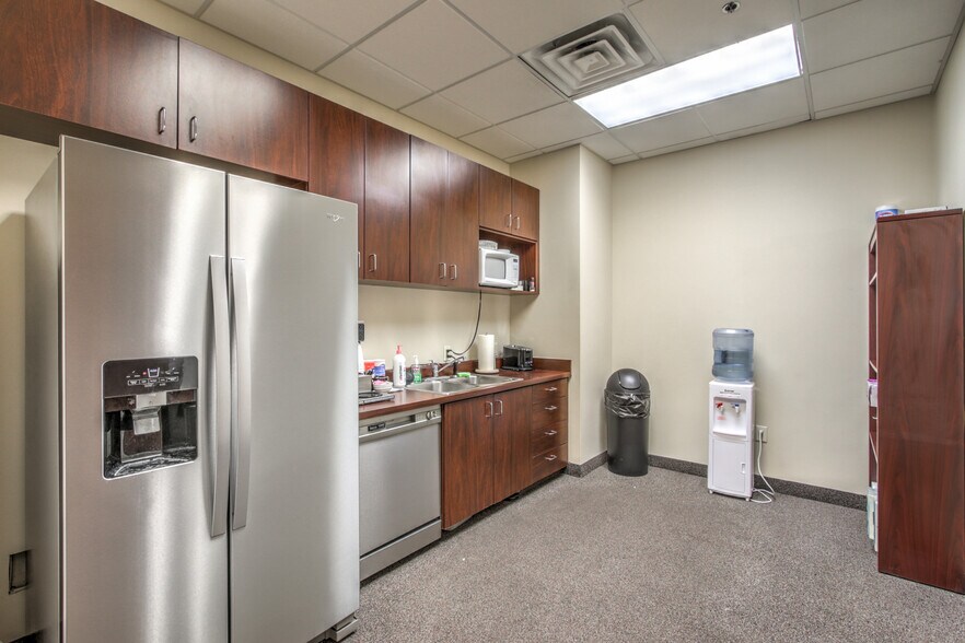 More Photos Of 1349 Galleria Dr, Henderson Office Residential For Lease