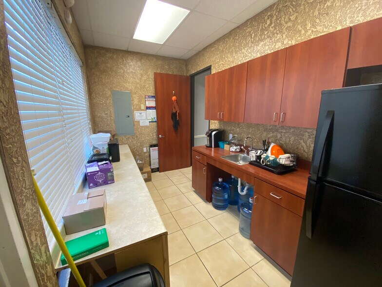 More Photos Of 3531 S Town Center Blvd, Sugar Land Medical For Lease