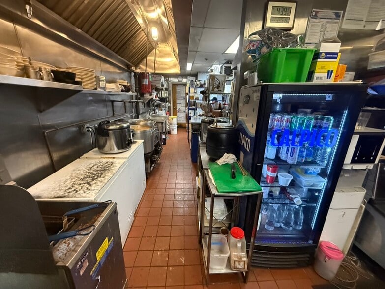 More Photos Of 243 Main St, Fort Lee Storefront For Lease