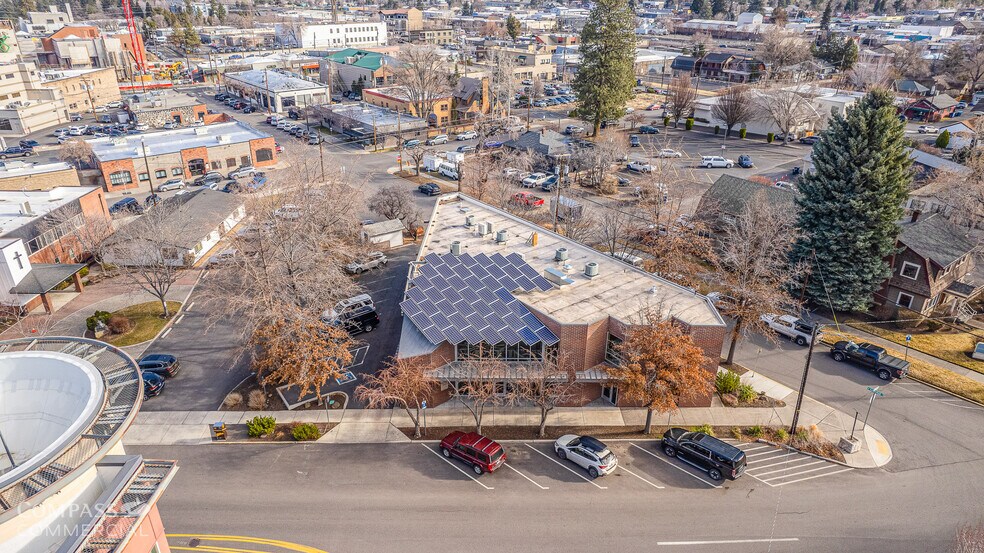 More Photos Of 18 NW Oregon Ave, Bend Medical For Sale