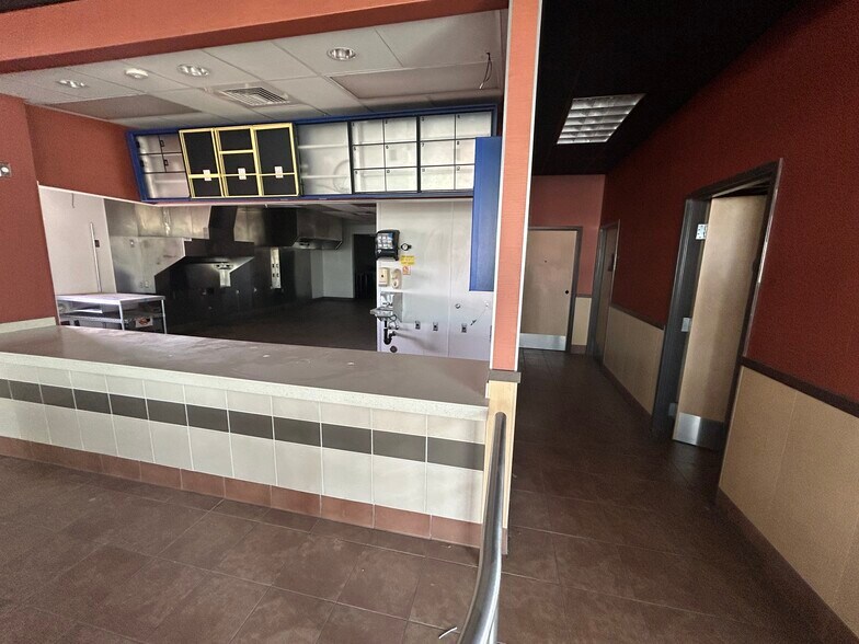 More Photos Of 1385 E Robertson Blvd, Chowchilla Fast Food For Lease