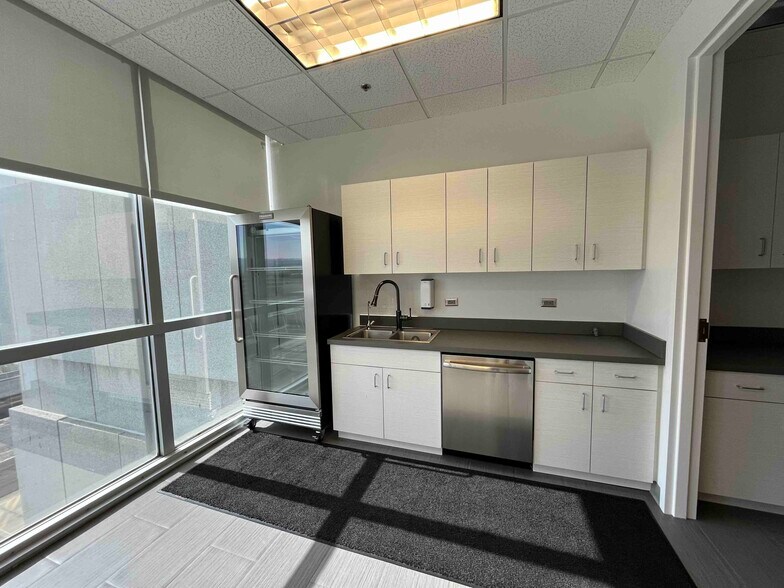 More Photos Of 2 20th St N, Birmingham Office For Lease