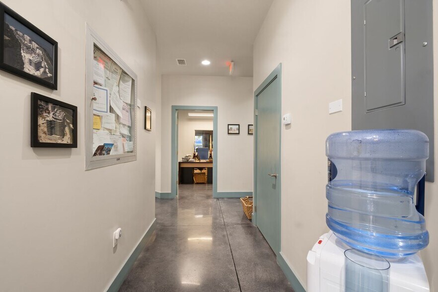More Photos Of 2239 15th St, Sarasota Warehouse For Sale