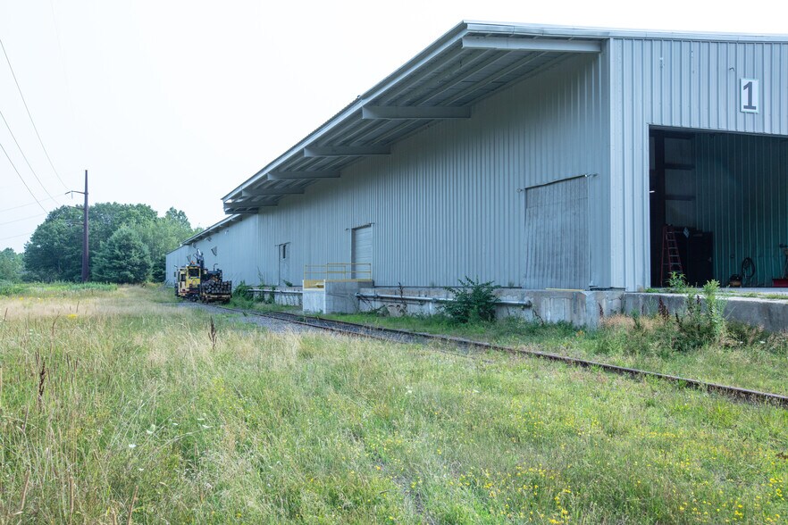 More Photos Of 8 Morin St, Biddeford Warehouse For Sale