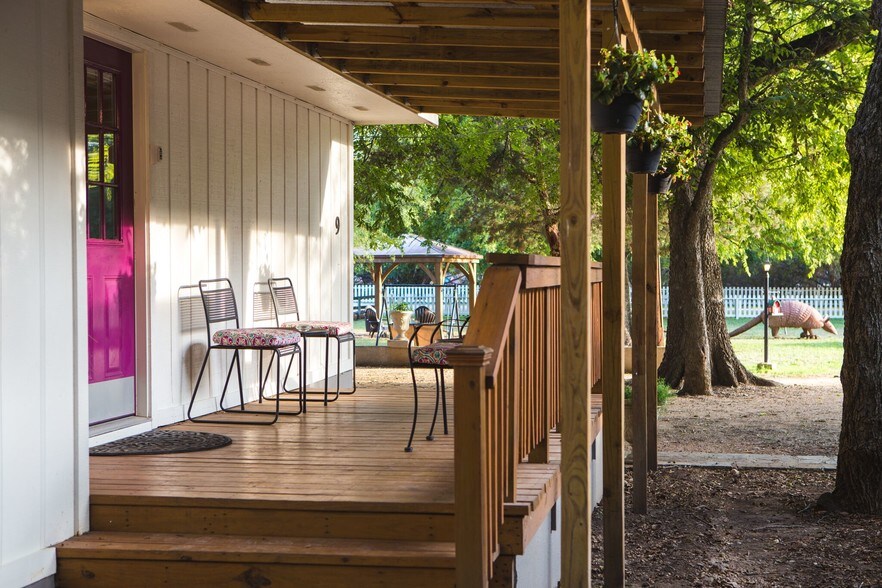 More Photos Of 104 Scudder Ln, Wimberley Hotel For Sale