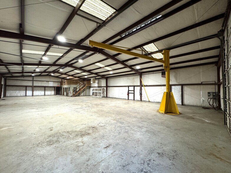 More Photos Of 120 Kansas City Ave, Shreveport Warehouse For Lease