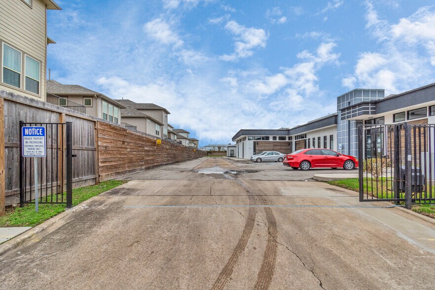 More Photos Of 8703 Meadowcroft Dr, Houston Medical For Lease