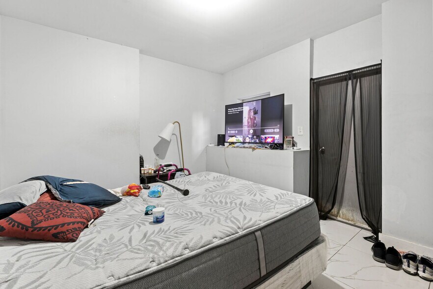 More Photos Of 135-137 Griffith St, Jersey City Storefront Retail Residential For Sale