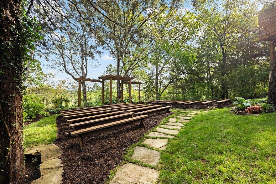 More Photos Of 381 W Guin Rd, Nixa Lodge Meeting Hall For Sale