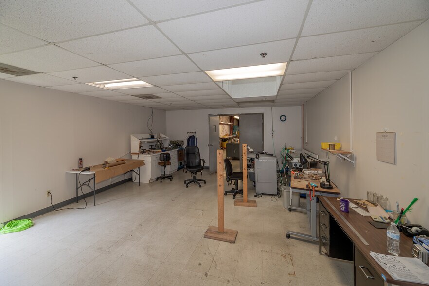 More Photos Of 1003 Clarence Larson Dr, Oak Ridge Warehouse For Sale