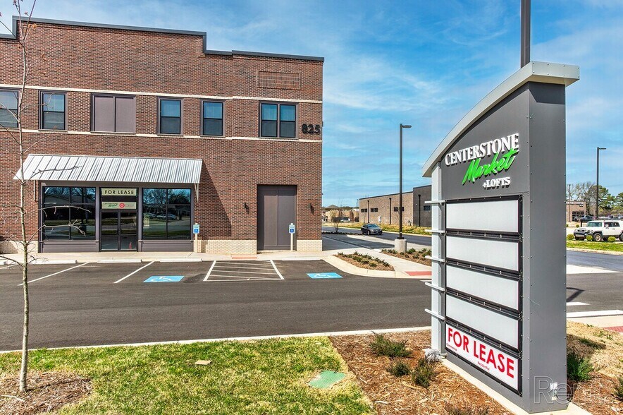 More Photos Of 825 S Donaghey Ave, Conway Storefront Retail Residential For Lease