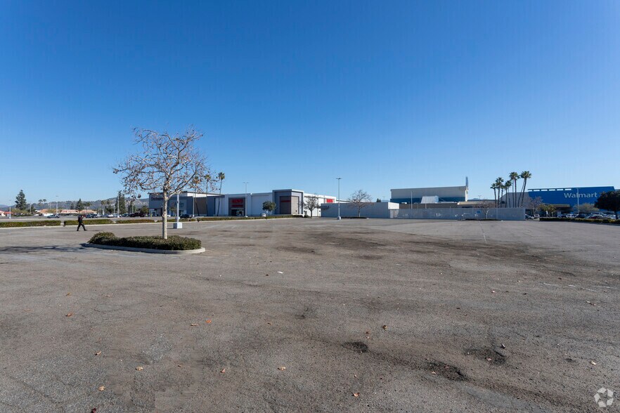 More Photos Of 415-761 Parkway Plaza, El Cajon Unknown For Lease
