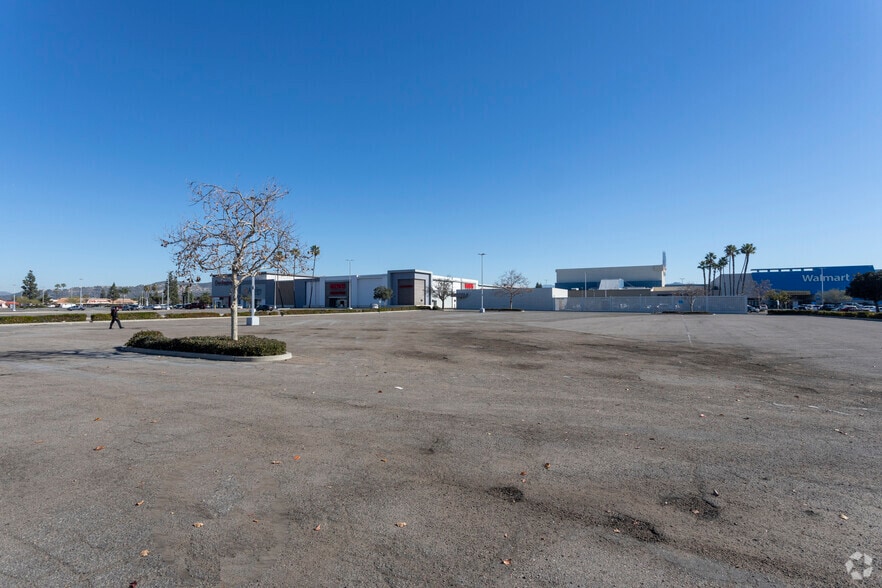 More Photos Of 415-761 Parkway Plaza, El Cajon Unknown For Lease