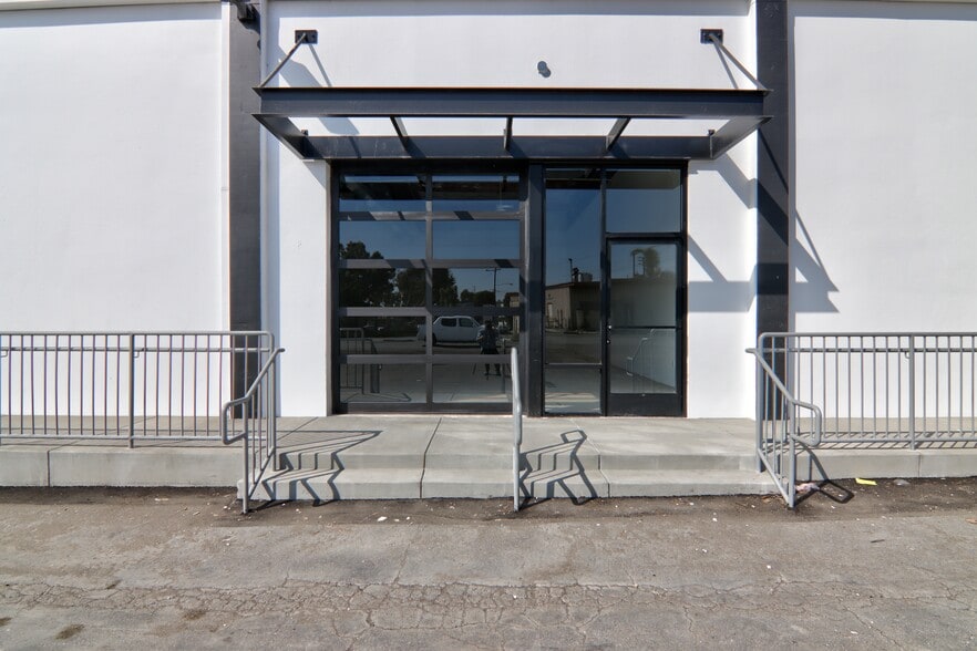 More Photos Of 3860 E Main St, Ventura Freestanding For Lease