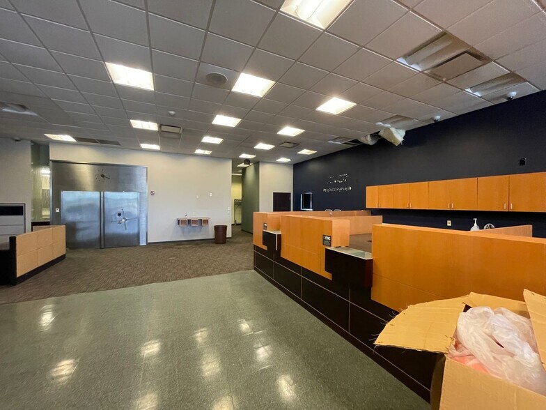 More Photos Of 9300 Blue Ridge Blvd, Kansas City Bank For Lease