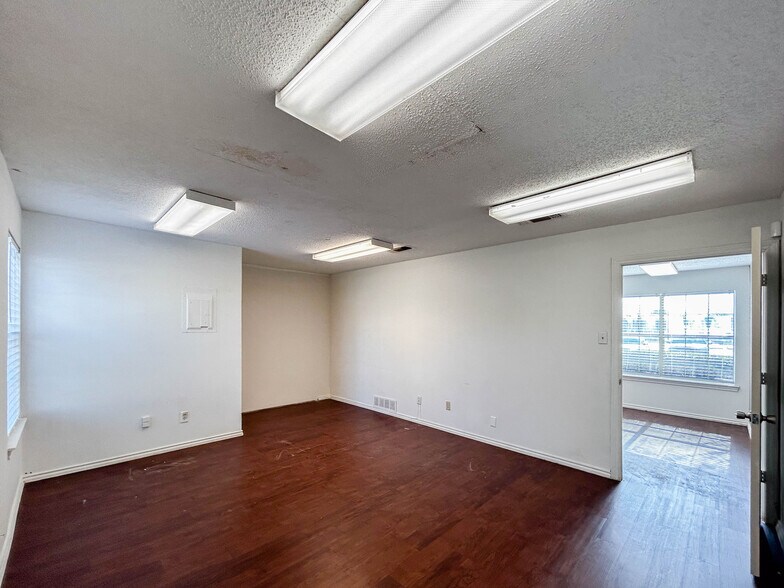 More Photos Of 405 S Elm St, Denton Apartments For Sale