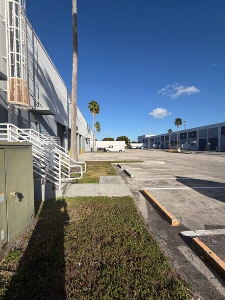 More Photos Of 4405-4493 NW 97th Ave, Doral Warehouse For Lease