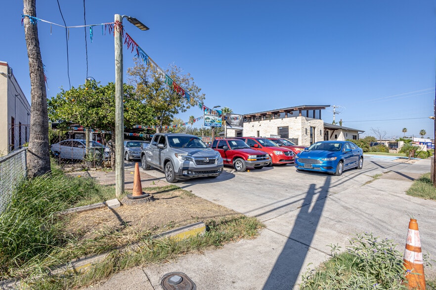 More Photos Of 2608 San Bernardo Ave, Laredo Office For Sale