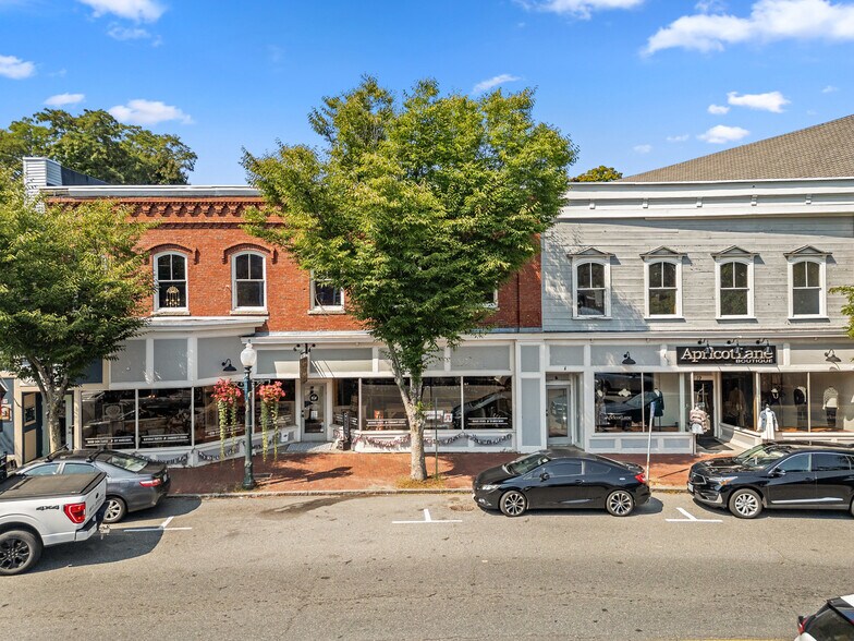 More Photos Of 25 Main St, Amesbury Storefront Retail Residential For Lease