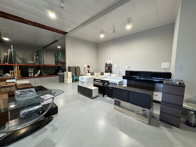 More Photos Of 2625 E Carson St, Carson Supermarket For Sale