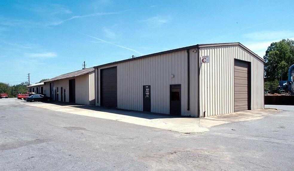 More Photos Of 4851 Highway 85, Forest Park Unknown For Lease