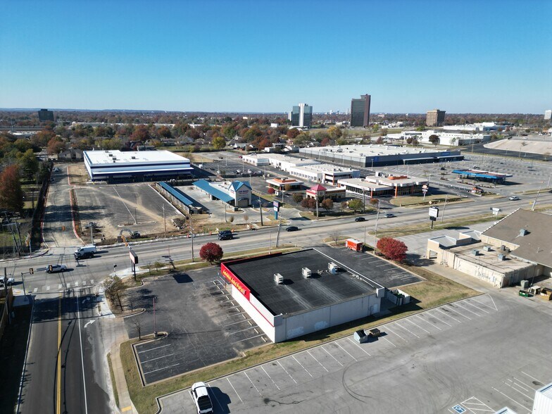 More Photos Of 4461 S Sheridan Rd, Tulsa Freestanding For Lease