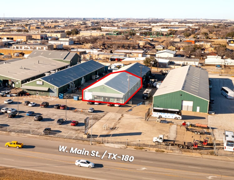 More Photos Of 2430 W Main St, Grand Prairie Warehouse For Lease