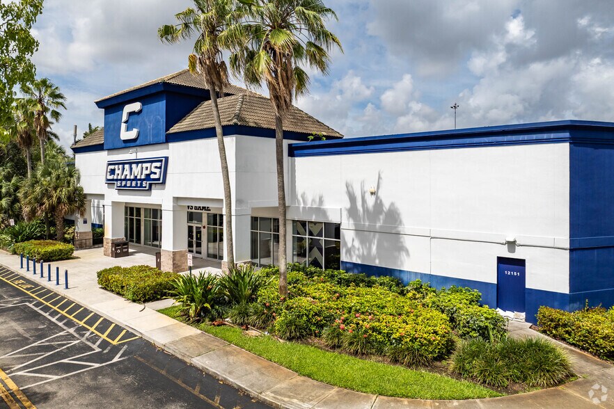 Primary Photo Of 12151 Pines Blvd, Pembroke Pines Freestanding For Lease