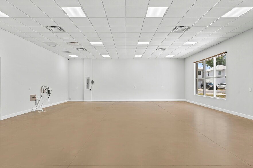 More Photos Of 5907 Sr-22, Panama City Funeral Home For Lease