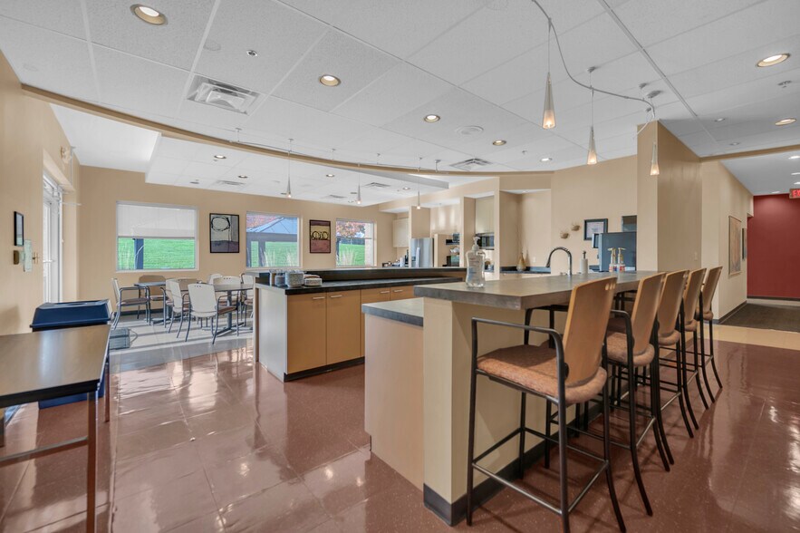More Photos Of 1445 Kemper Meadow Dr, Cincinnati Loft Creative Space For Sale