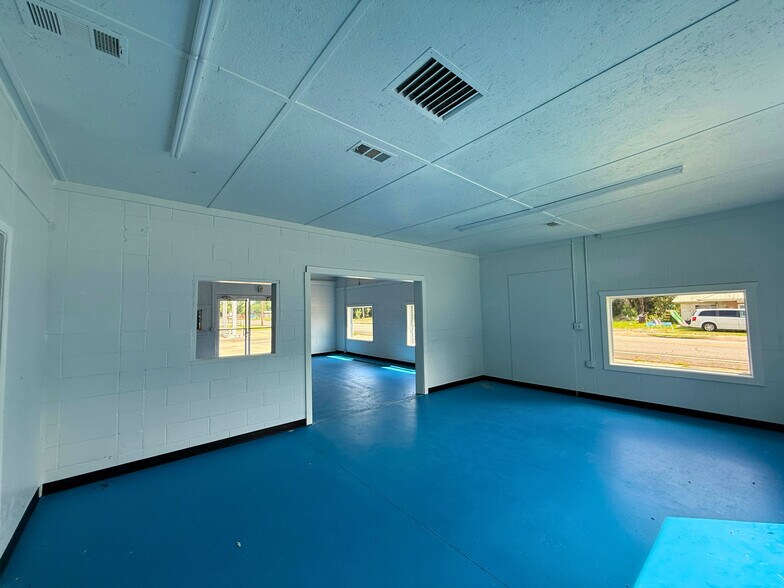 More Photos Of 3851 Harrington st, Oak Park Freestanding For Sale