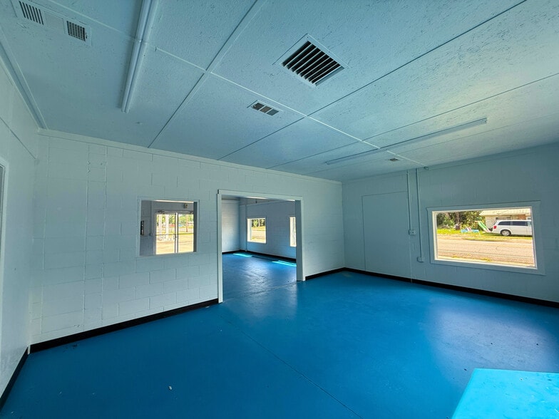 More Photos Of 3851 Harrington st, Oak Park Light Distribution For Sale