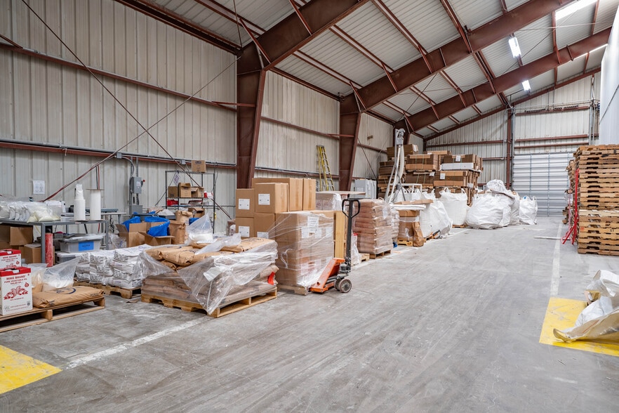 More Photos Of 225 Lawton Ave, Hereford Manufacturing For Sale