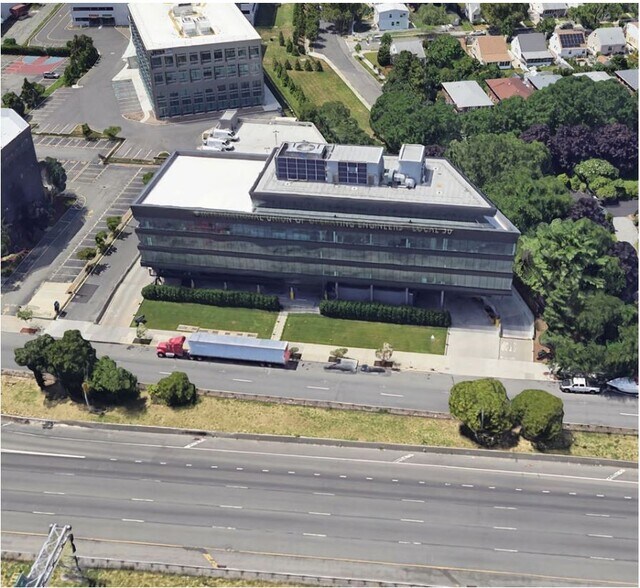 More Photos Of 16-16 Whitestone Expy, Flushing Office For Lease