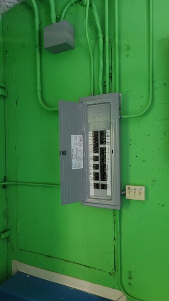 More Photos Of 35 High St, Poughkeepsie Warehouse For Lease