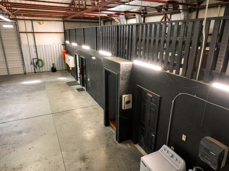 More Photos Of 2308 Icenhour Ct, Lenoir Industrial For Lease