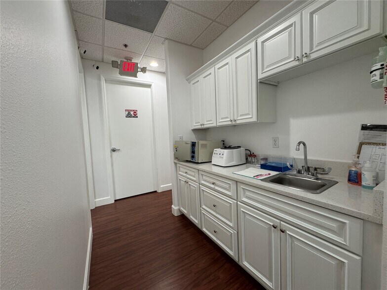 More Photos Of 6150 Metrowest Blvd, Orlando Medical For Lease