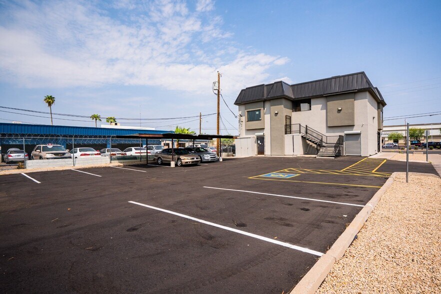 More Photos Of 3051 E Thomas Rd, Phoenix Freestanding For Lease