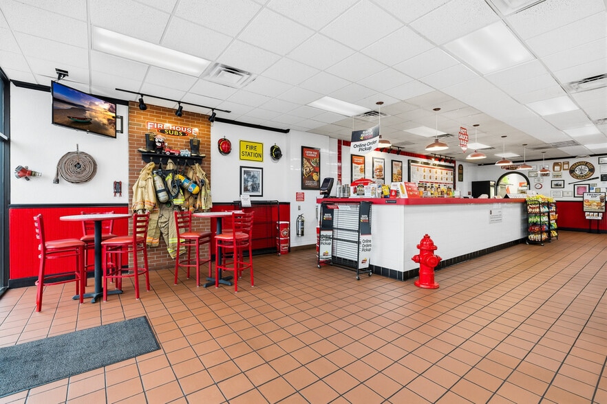 More Photos Of 18500 Veterans Blvd, Port Charlotte General Retail For Sale