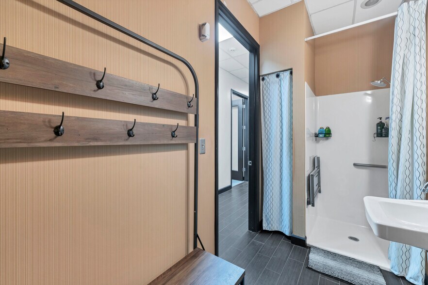 More Photos Of 1717 E 5th Ave, Tampa Warehouse For Sale