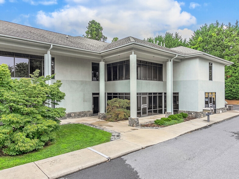 More Photos Of 902 Fleming St, Hendersonville Medical For Lease