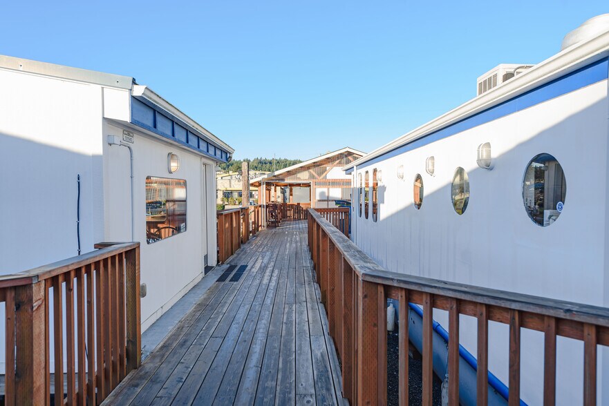 More Photos Of 102 Hall Ave, Coos Bay Restaurant For Sale