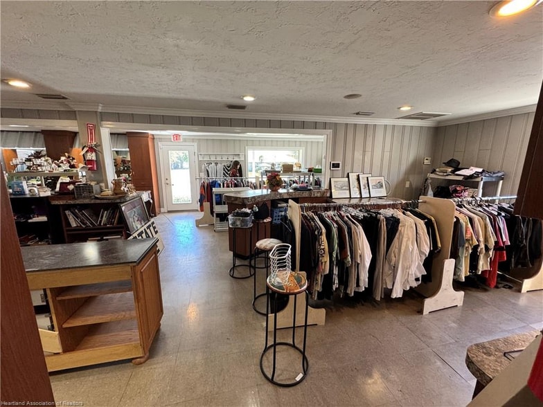 More Photos Of 2914 Kenilworth Blvd, Sebring Unknown For Lease